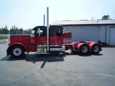 1998 Peterbilt 379, Cummins N-14 - 525 HP. 3;55 ratio, 260 inch W.B. 48 inch flat top, 12 / 38 axles...