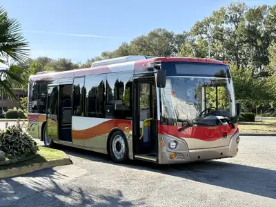2016 Grande West Vicinity 25 Passenger Kneeling Bus Wheelchair Ramp 25 Seats Including Driver Air Br...