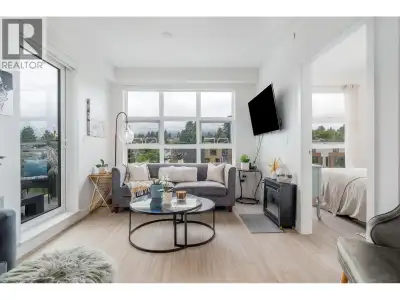 VALUE, FUNCTION, and LOCATION with BONUS 2 XL parking stalls! This bright 2 Bed + Den, 2 Bath corner...