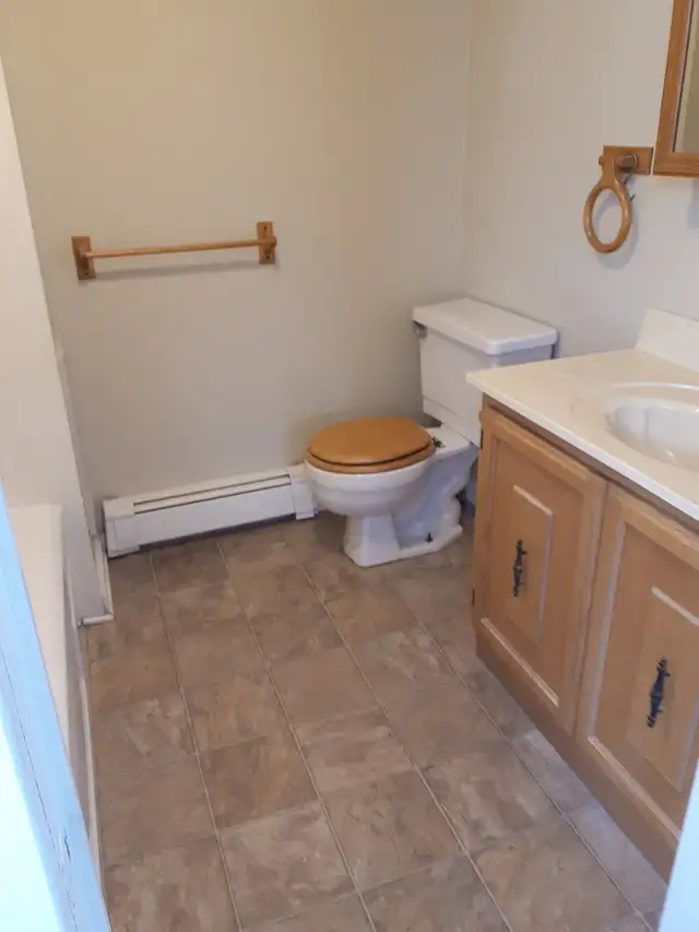 2-184 Christina St S – 1-Bedroom Apt (Near Riverfront) in Long Term Rentals in Sarnia - Image 8