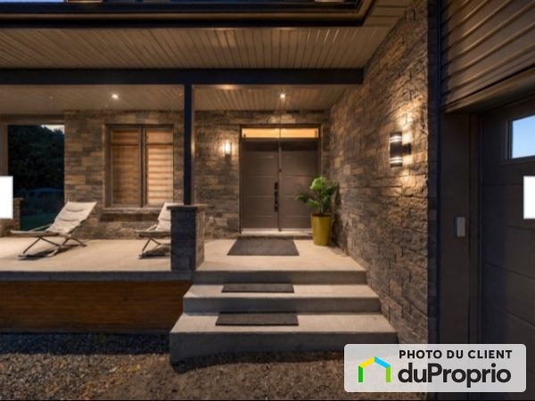 $865,000 - 2 Storey for sale in Ste-Clotilde-De-Chateauguay — photo 1
