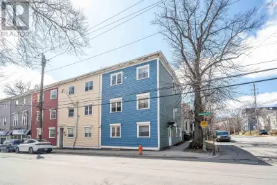 Welcome to Barrinsmith Condo a charming top-floor residence in one of Halifaxs most desirable South...