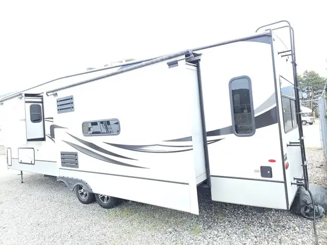 2022 Keystone RV Cougar Premium 355FBS in Travel Trailers & Campers in Penticton - Image 7
