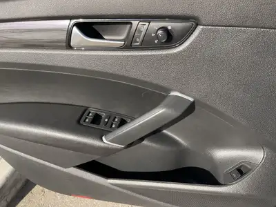 2021 Volkswagen Passat Highline 2.0T 6sp at w/Tip SUNROOF, View more