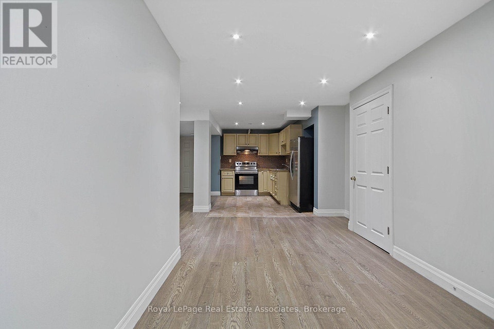 LOWER - 16 SERGIO MARCHI STREET Toronto (Downsview-Roding-CFB), 4