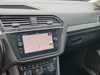 Rare 7-passenger Highline, AWD 4-Motion, leather interior, heated seats, Giant power panoramic sunro... (image 5)