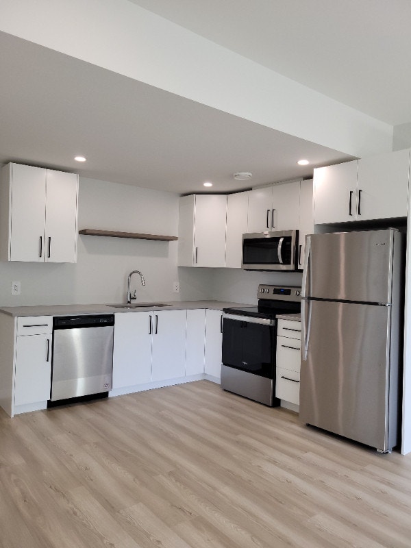 * 2 Bedroom Pets OK Yard Long Term Rentals Victoria Kijiji