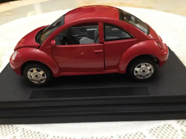 Burago 1998 New Volkswagen Diecast. 1:24 scale. Mint. $30.63871132325123120
