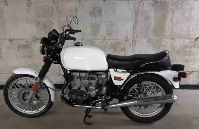 SI C'EST AFFICHÉ - C'EST DISPONIBLE! Superbe moto BMW R100, 1978, en excellent état, entièrement d’o...