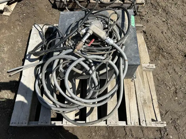 UNKNOWN POWER DISTRIBUTION BOX in Heavy Trucks in Saskatoon - Image 3