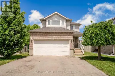 Welcome to this cute home located on a quiet cul-de-sac in the family-friendly neighbourhood. This F...