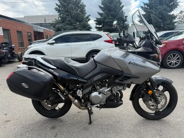2006 Suzuki V-Strom 1000 ~ V-STROM 1000 ~ COMFORT ~ TOURING ~ LO in Street, Cruisers & Choppers in City of Toronto - Image 2
