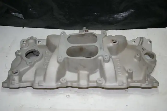 INTAKE MANIFOLD EDELBROCK PERFORMANCE in Auto Body Parts in Edmonton - Image 2
