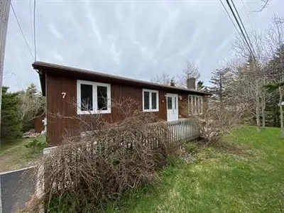 5-7 Diamonds Road is a bright, spacious and well cared for home located in beautiful Pouch Cove. Thi...