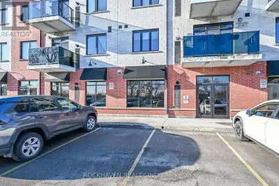 Rare hard to find commercial condominium space in high traffic are of Waterdown. Approx 1409 square...