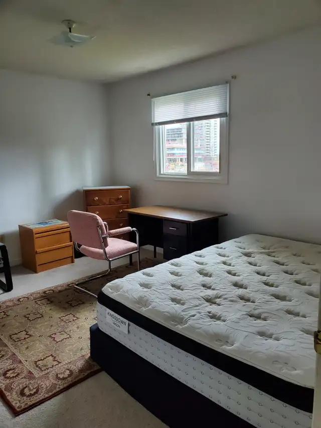 FURNISHED BRIGHT BEDROOM AVAILABLE-SQ1