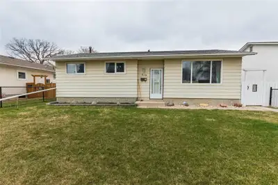 2E//Winnipeg/Showings start May 7, offers May 14. Nicely upgraded family home on a beautiful Meadowo...