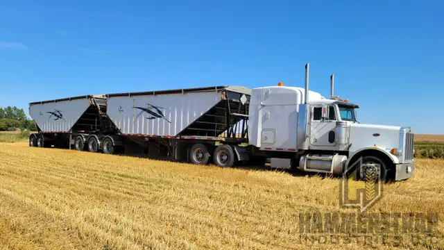 2004 PETERBILT 378 Sleeper Semi Truck w/ C15 Cat Engine in Heavy Trucks in Edmonton - Image 4