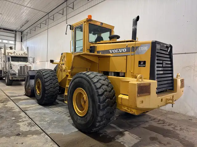 1998 VOLVO L150C in Heavy Equipment in Ottawa - Image 3