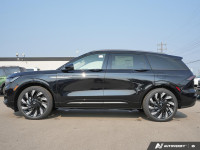 Sunroof, Cooled Seats, Premium Audio, Navigation, Wireless Charging! This Lincoln Nautilus promises... (image 1)
