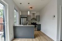 Renovated Akelius studio apartment for rent. Located near Av. Barclay in the Cote-des-Neiges neighbo... (image 1)