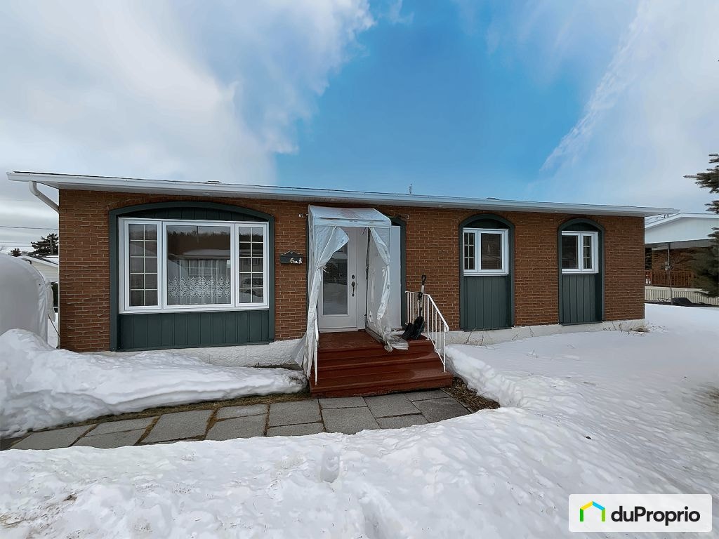 $349,900 - Bungalow for sale in Riviere-Du-Loup — photo 1