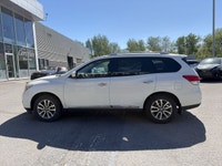 Le Nissan Pathfinder SL 2016 est un VUS spacieux et polyvalent, idéal pour les familles et les condu... (image 7)