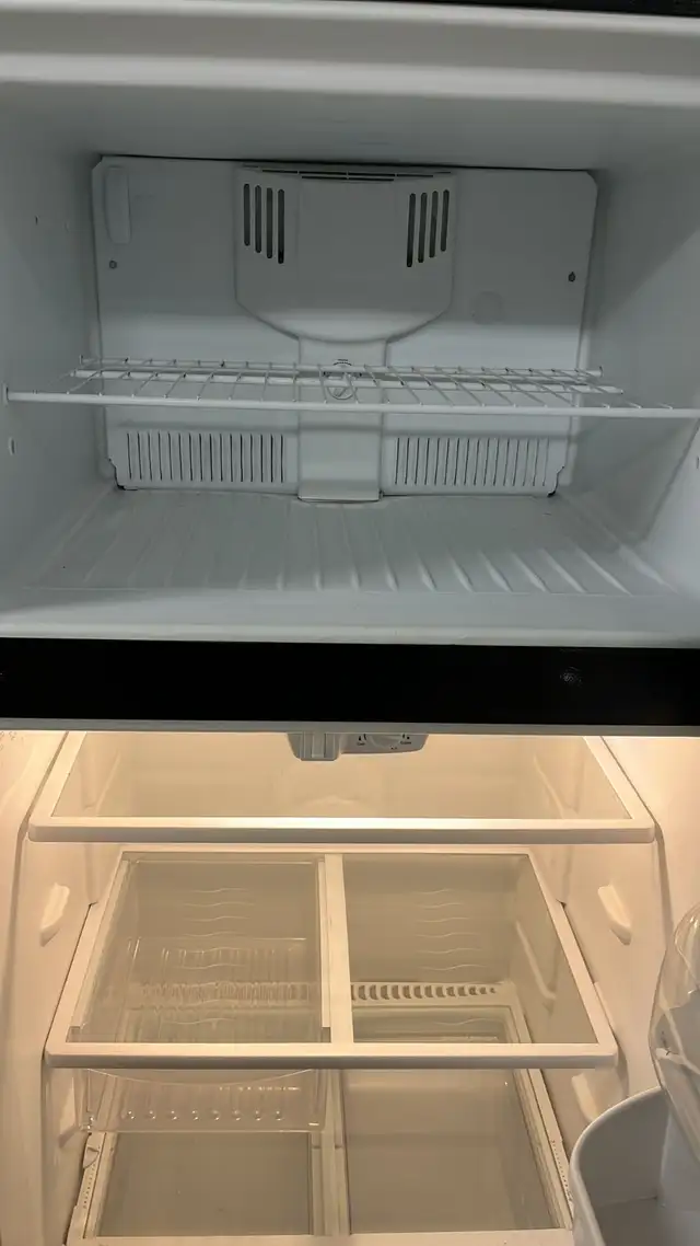 Frigidaire 30” Refrigerator Fully Tested  30-Day Warranty in Refrigerators in Kitchener / Waterloo - Image 6