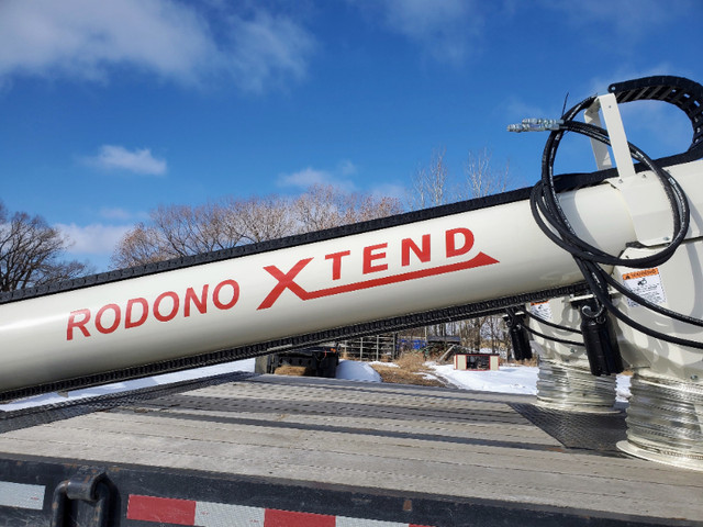 Rodono Xtend - Retracting Swing Auger in Farming Equipment in St. Albert - Image 2