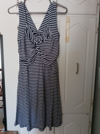 Tres belle robe 25$ chacune gr. médium pour femme