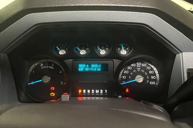 2015 Thor Chateau 33SW - Pre-Owned Super C Motorhome.  in RVs & Motorhomes in Red Deer - Image 19