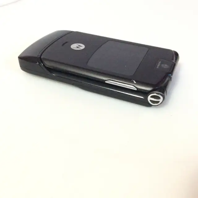 Motorola RAZR V3 cell phone in Cell Phones in Mississauga / Peel Region - Image 8