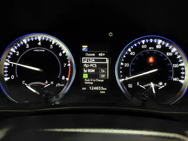 2017 Toyota Highlander XSE, AWD, Captain Seats, No Accident in Cars & Trucks in Edmonton - Image 15