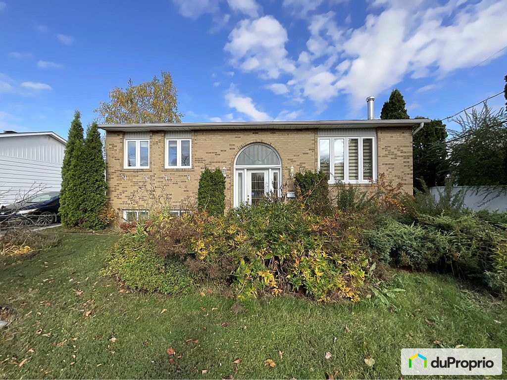 $680,000 - Bungalow for sale in Varennes — photo 1