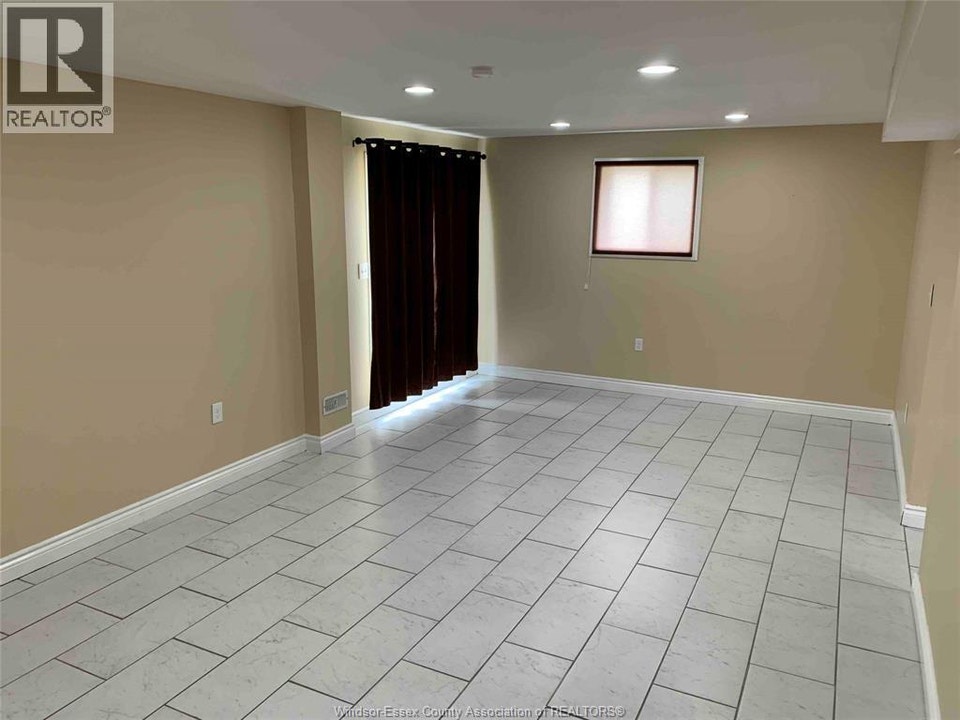 4537 FONTANA AVENUE Unit# LOWER Windsor, Ontario 2