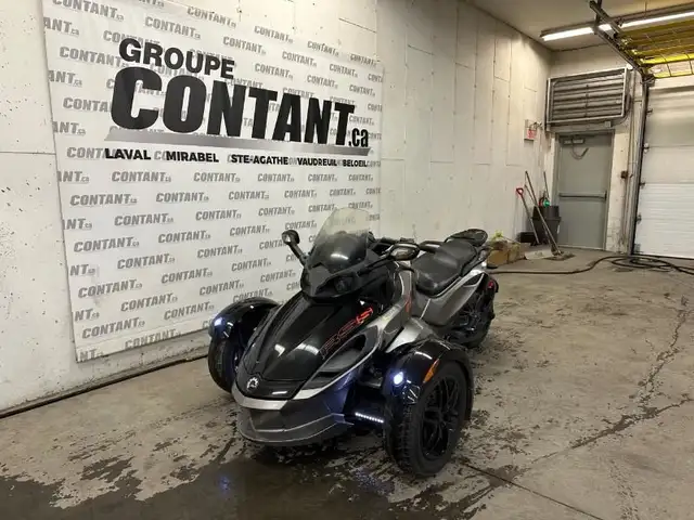 2012 Can-Am Spyder RS-S (SE5) in Sport Touring in West Island - Image 3