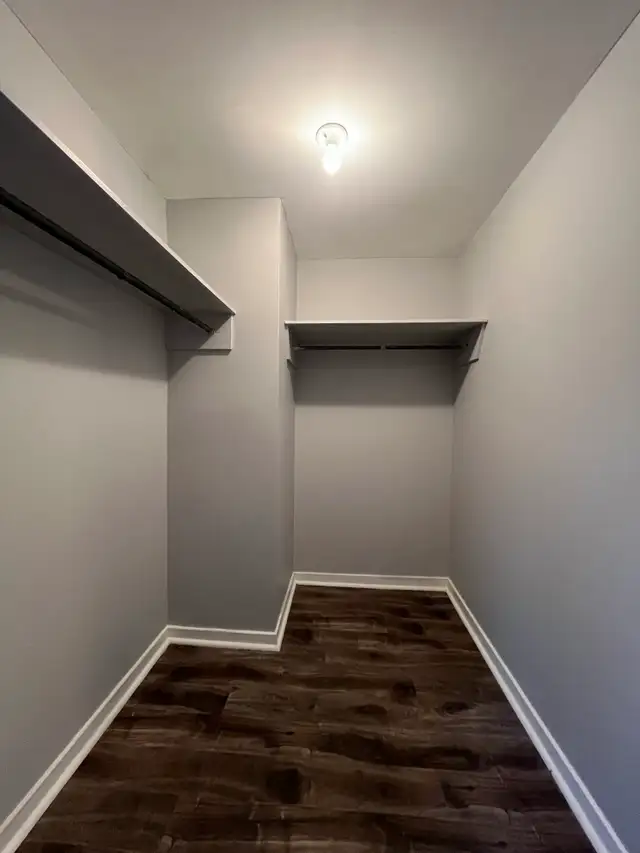 7 Bennett AveUnit 5 & 6 - One Bed with Washer/Dryer & Parking