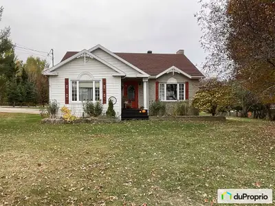 Très belle et grande demeure, très lumineuse avec de grandes pièces, beaucoup de rangement et décoré...