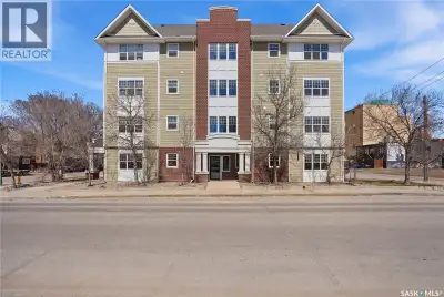Welcome to effortless urban living in the heart of the vibrant Cathedral area. This immaculate, west...