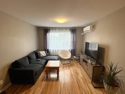 Large 3 Bedroom, One Bathroom Located off Mountain Rd