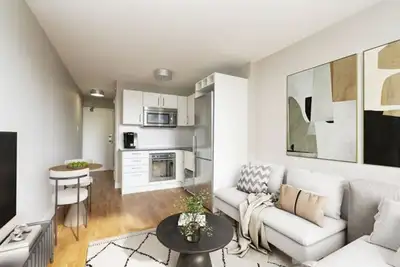 Renovated Bachelor Unit, Queen and Niagara - ID 3840
