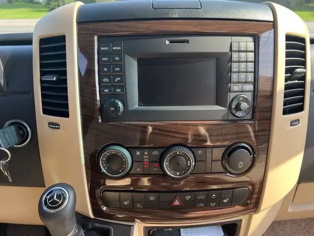 2018 Regency 3500 XALTA LX **SPRINTER MERCEDES DIESEL 4X4** in RVs & Motorhomes in Laval / North Shore - Image 21