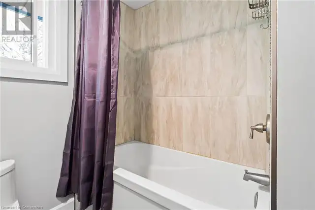 8117 LYNHURST Drive Niagara Falls, Ontario in Houses for Sale in St. Catharines - Image 10