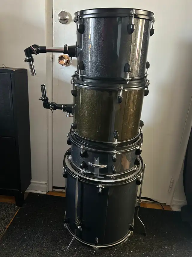 DRUM SET COMPLETE422657919843706885