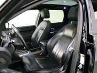 This 2019 Land Rover Discovery Sport HSE is a local Ontario vehicle. Combining versatility, luxury,... (image 8)