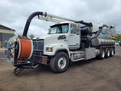 Bryan's Ontario Wide Online Auction features a great variety of commercial vehicles - Service Trucks...