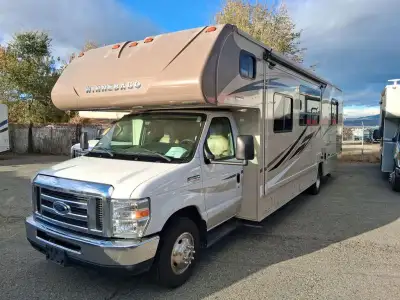 Winnebago Spirit Class C gas motorhome 31K highlights: Private Bedroom Single Slide U-Shaped Booth D...