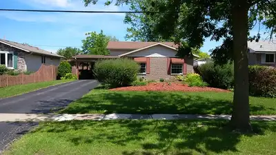 All Inclusive, Furnished House w/ Parking for Female Students