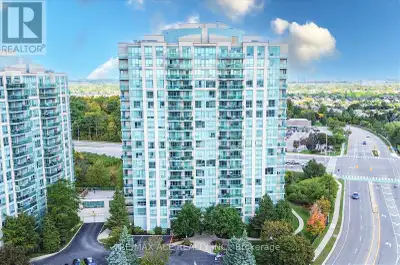 Welcome to Parkway Place in Central Erin Mills. Prime Southerly Views From Corner Unit With South Ea...