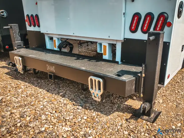 Milron 11 Series 11' Aluminum Service Body for 84" C-A Chassis in Heavy Equipment Parts & Accessories in Whitehorse - Image 9